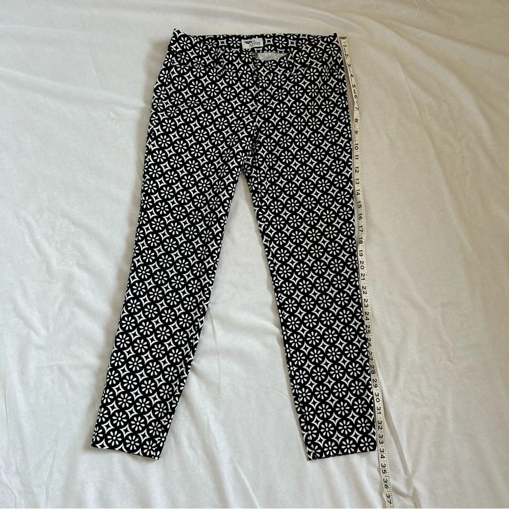 Old Navy Diva Stretch Floral Black & White Pants Ankle Cropped Size 4